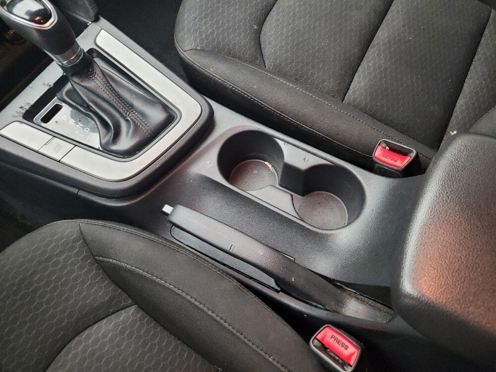 2019 Hyundai Elantra in Eastpointe, MI 48021 - 18116021 26