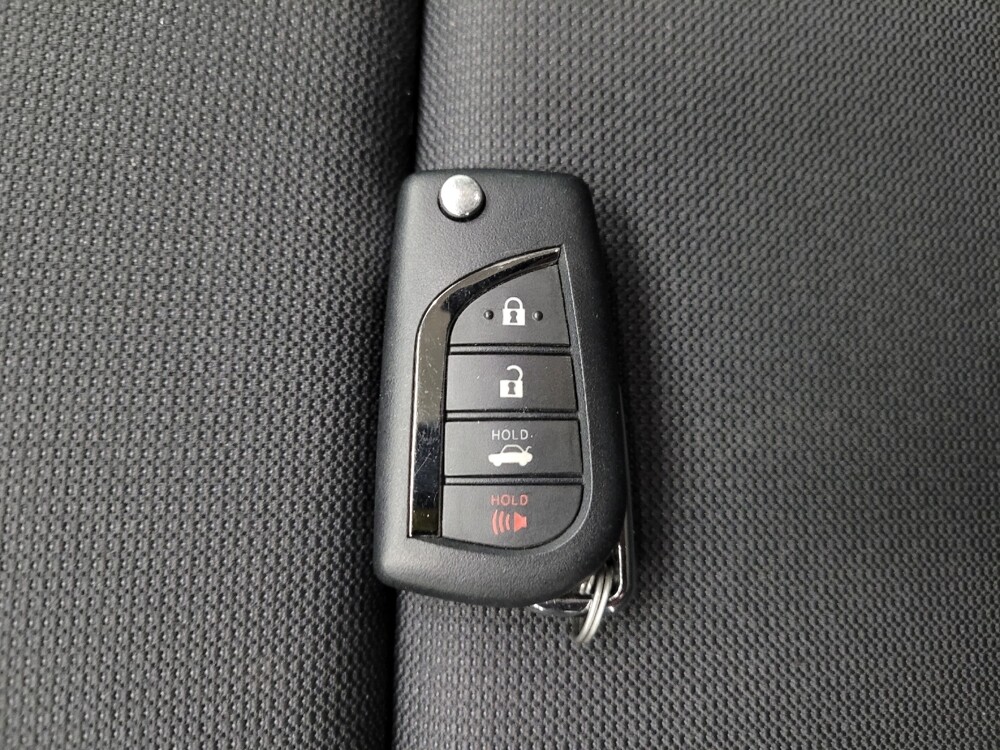 2025 Toyota Corolla in Eastpointe, MI 48021 - 18116031 32