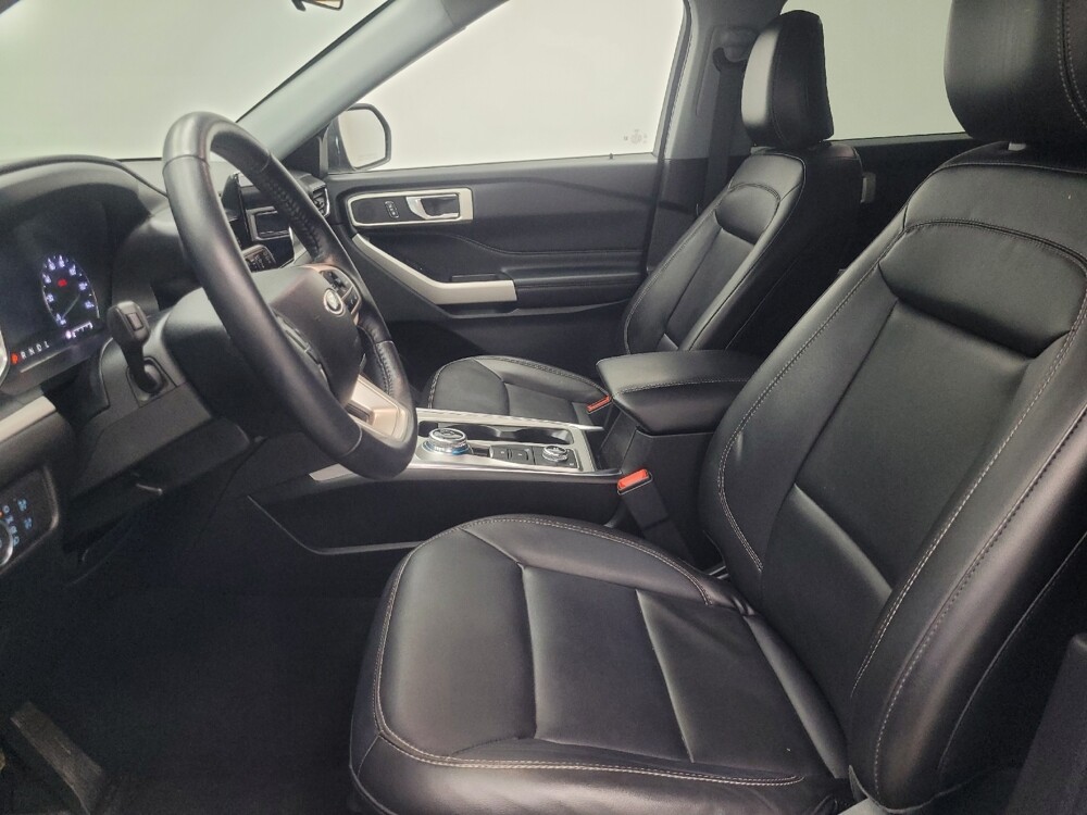 2022 Ford Explorer in Indianapolis, IN 46222 - 18116051 17