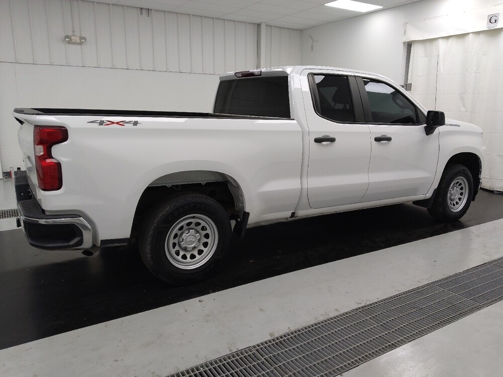 2021 Chevrolet Silverado 1500 in St. Louis, MO 63125 - 18116085 10