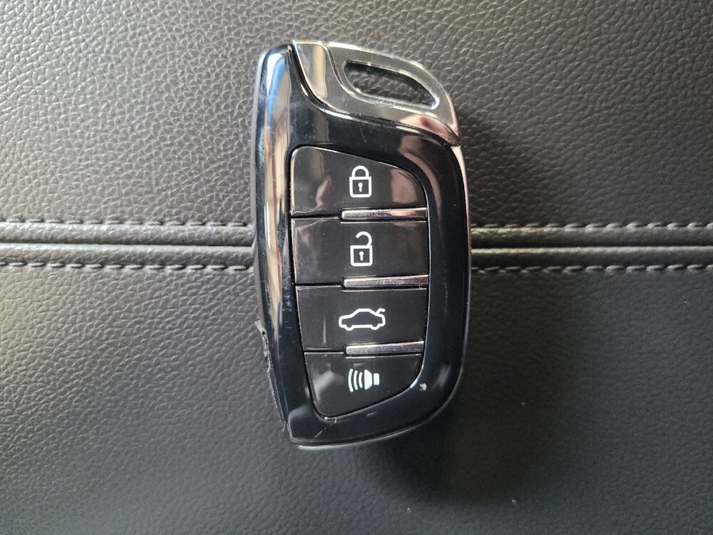 2018 Chevrolet Equinox in Jackson, MS 39211 - 18116094 32