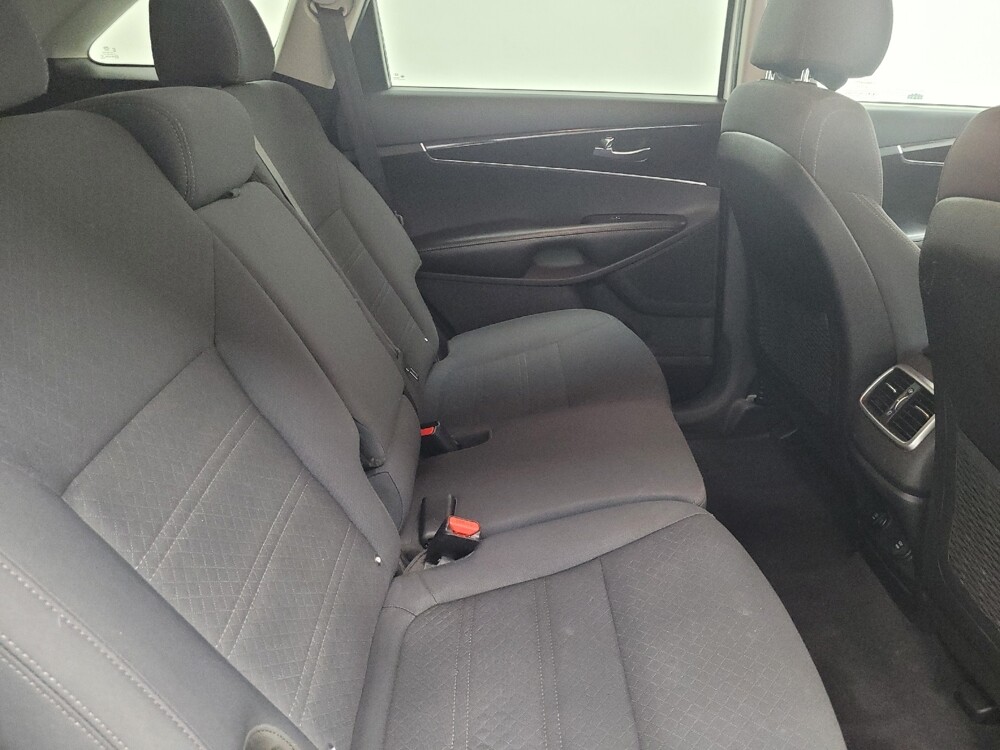 2018 Kia Sorento in Las Vegas, NV 89102 - 18116109 19