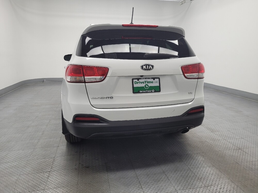 2018 Kia Sorento in Las Vegas, NV 89102 - 18116109 6