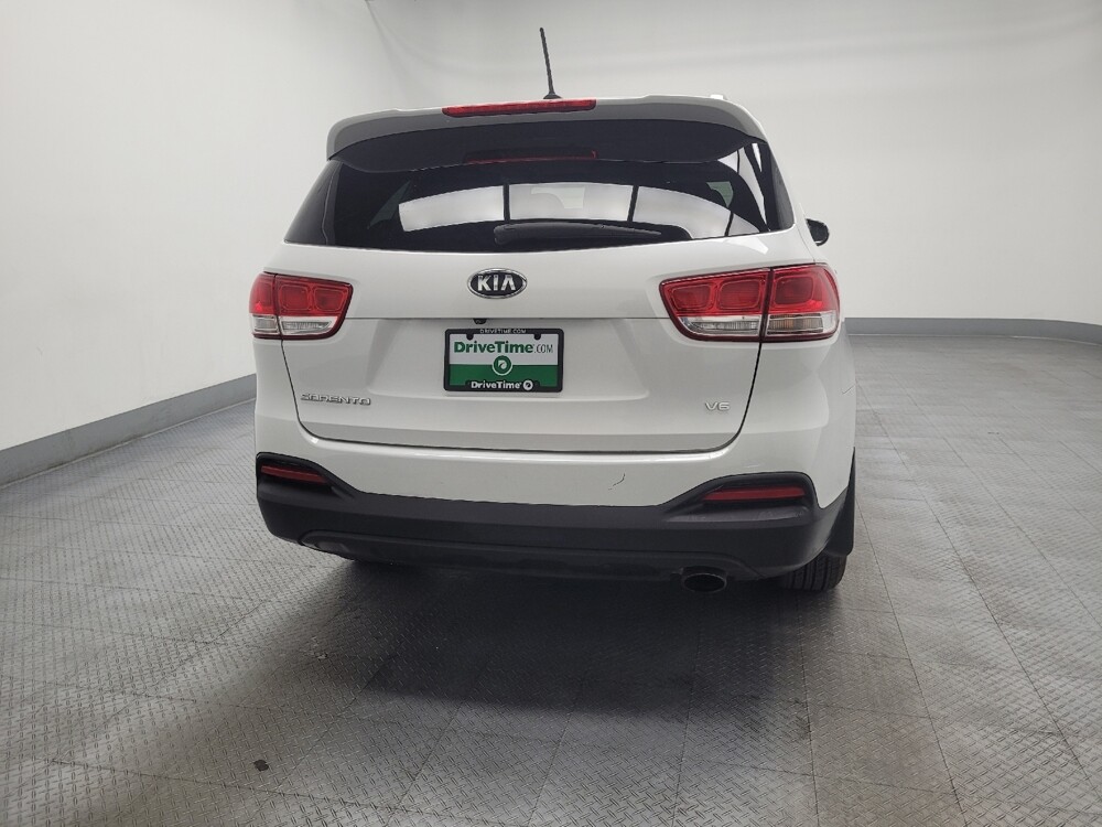 2018 Kia Sorento in Las Vegas, NV 89102 - 18116109 7