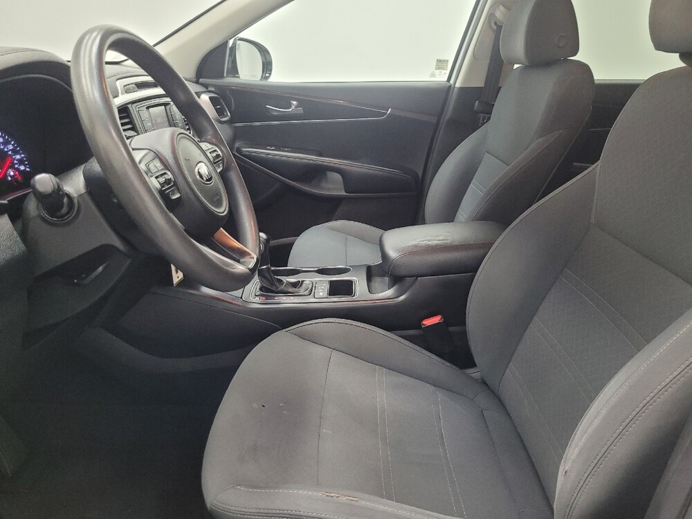 2018 Kia Sorento in Las Vegas, NV 89102 - 18116109 17