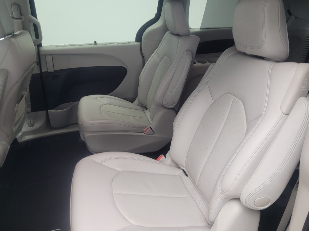 2018 Chrysler Pacifica in Indianapolis, IN 46222 - 18116183 18