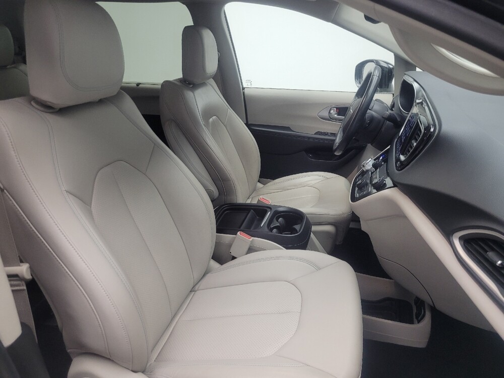 2018 Chrysler Pacifica in Indianapolis, IN 46222 - 18116183 21