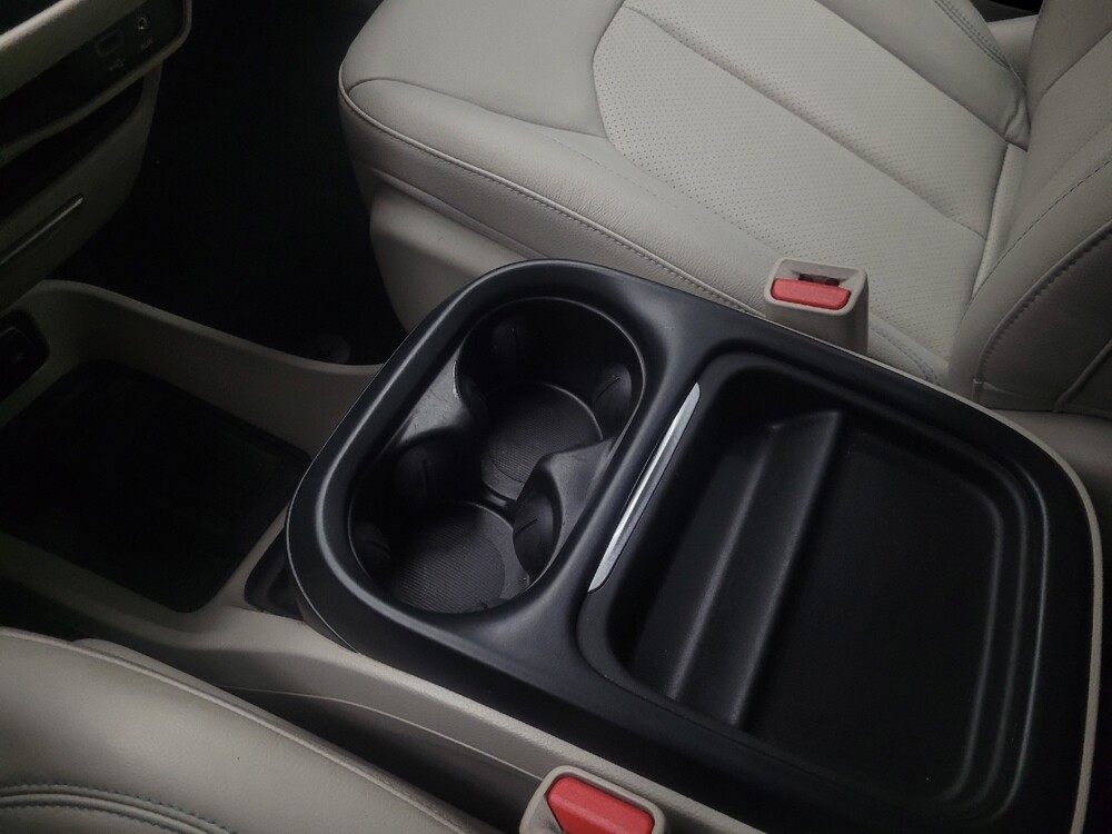 2018 Chrysler Pacifica in Indianapolis, IN 46222 - 18116183 26