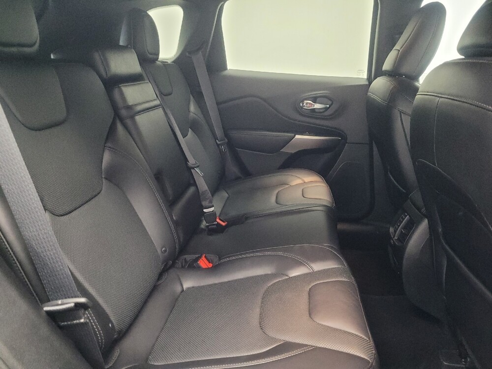 2019 Jeep Cherokee in Indianapolis, IN 46222 - 18116188 19