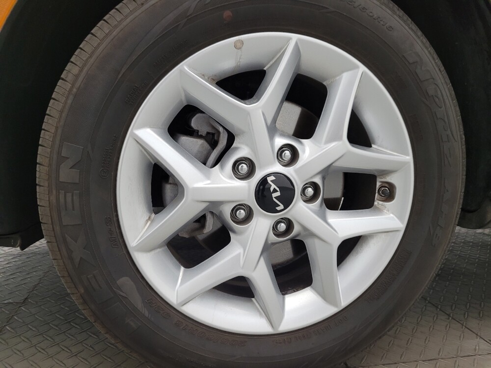 2025 Kia Soul in Chandler, AZ 85225 - 18116195 31