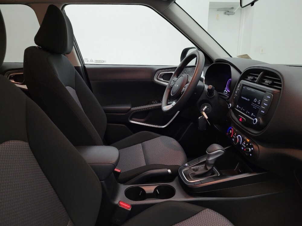 2025 Kia Soul in Chandler, AZ 85225 - 18116195 21