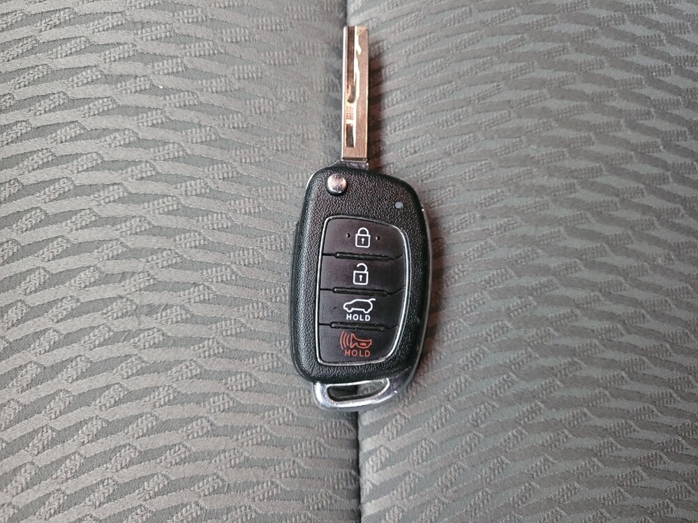 2016 Hyundai Santa Fe in Eastpointe, MI 48021 - 18116240 32