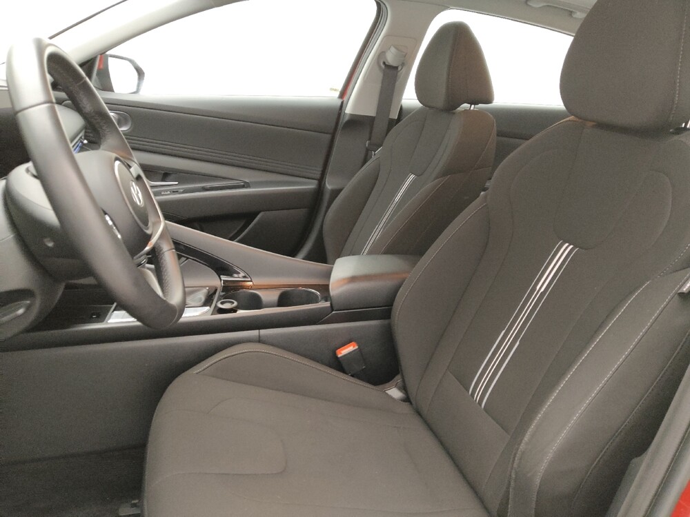 2025 Hyundai Elantra in Greensboro, NC 27407 - 18116269 17