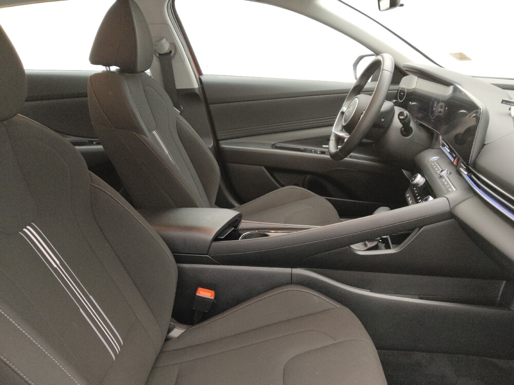 2025 Hyundai Elantra in Greensboro, NC 27407 - 18116269 21