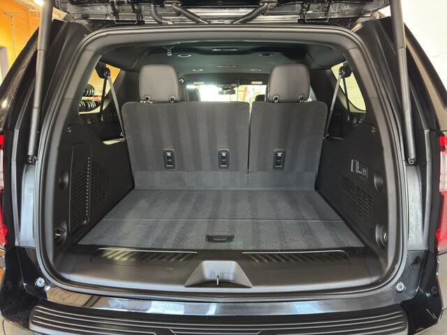 2025 GMC Yukon XL in Burlington, WI 53105 - 18116322 21