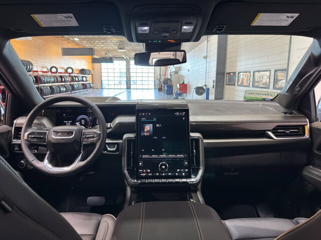 2025 GMC Yukon XL in Burlington, WI 53105 - 18116322 14