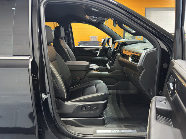 2025 GMC Yukon XL in Burlington, WI 53105 - 18116322 19
