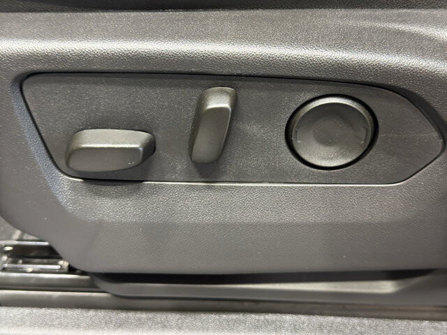 2025 GMC Yukon XL in Burlington, WI 53105 - 18116322 16