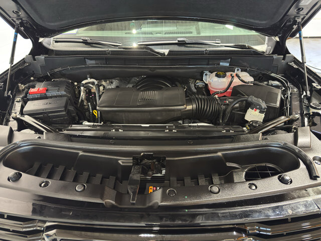 2025 GMC Yukon XL in Burlington, WI 53105 - 18116322 40