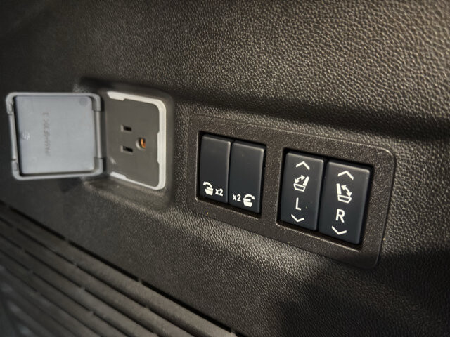 2025 GMC Yukon XL in Burlington, WI 53105 - 18116322 22