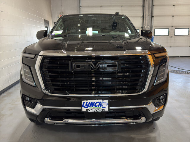 2025 GMC Yukon XL in Burlington, WI 53105 - 18116322 8