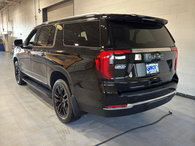 2025 GMC Yukon XL in Burlington, WI 53105 - 18116322 3