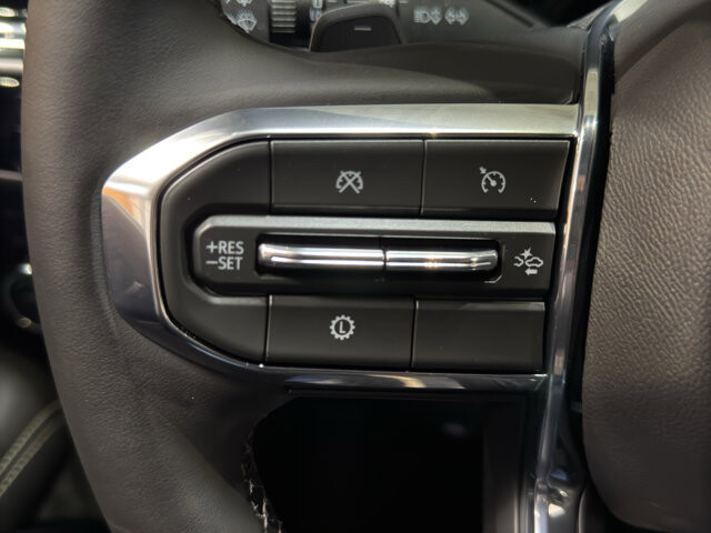 2025 GMC Yukon XL in Burlington, WI 53105 - 18116322 25