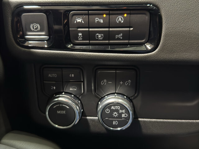 2025 GMC Yukon XL in Burlington, WI 53105 - 18116322 35