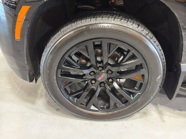 2025 GMC Yukon XL in Burlington, WI 53105 - 18116322 9