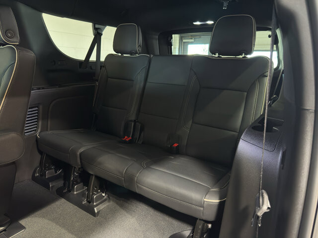 2025 GMC Yukon XL in Burlington, WI 53105 - 18116322 12