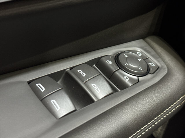 2025 GMC Yukon XL in Burlington, WI 53105 - 18116322 37