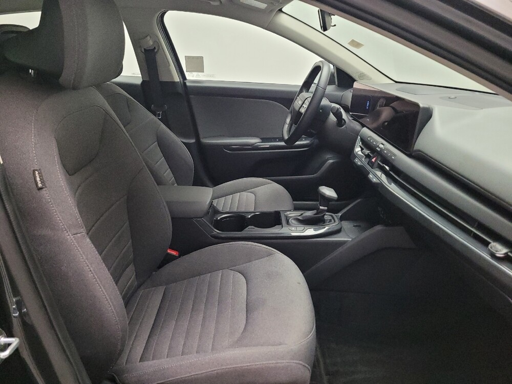 2025 Kia K4 in Downey, CA 90241 - 18116356 21