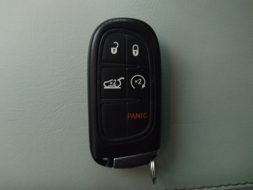 2019 Jeep Cherokee in Morrow, GA 30260 - 18116371 32