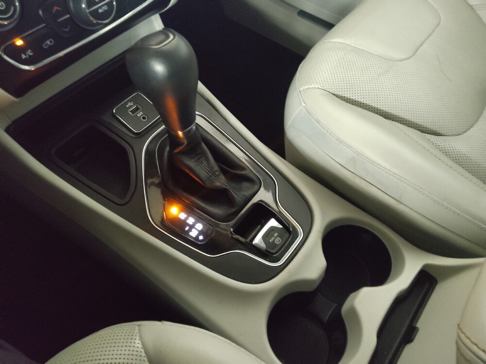 2019 Jeep Cherokee in Morrow, GA 30260 - 18116371 26