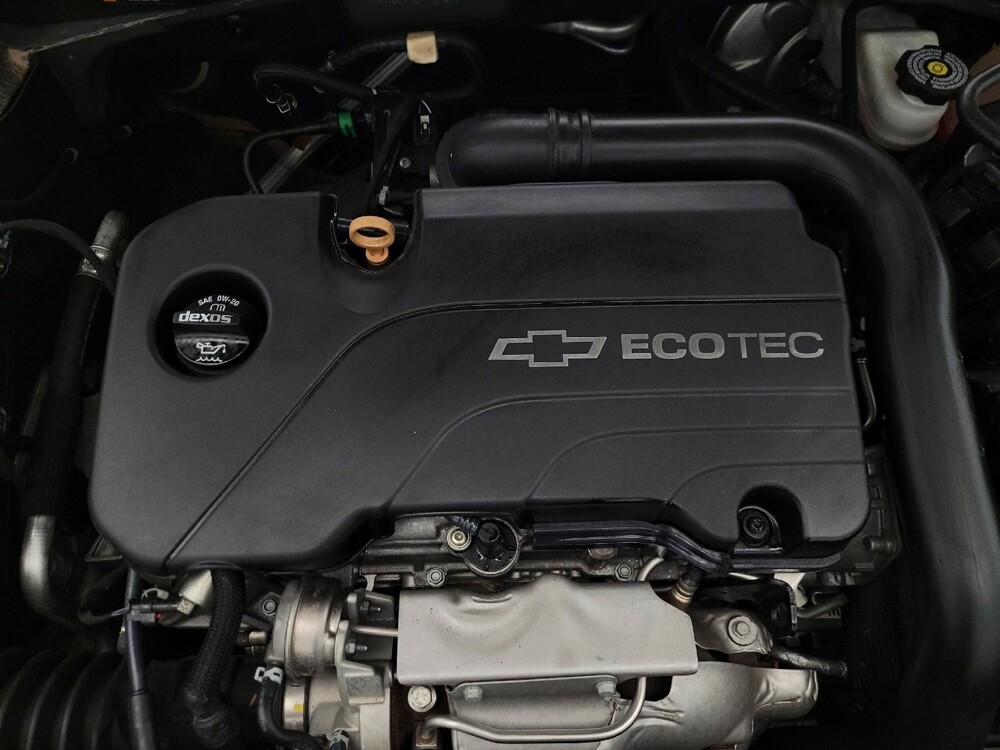 2018 Chevrolet Malibu in Mesa, AZ 85210 - 18116409 30