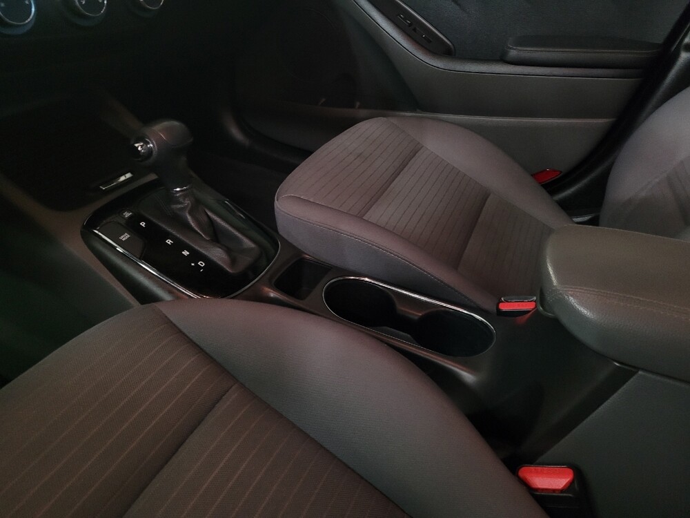 2017 Kia Forte in Tampa, FL 33612 - 18116421 26