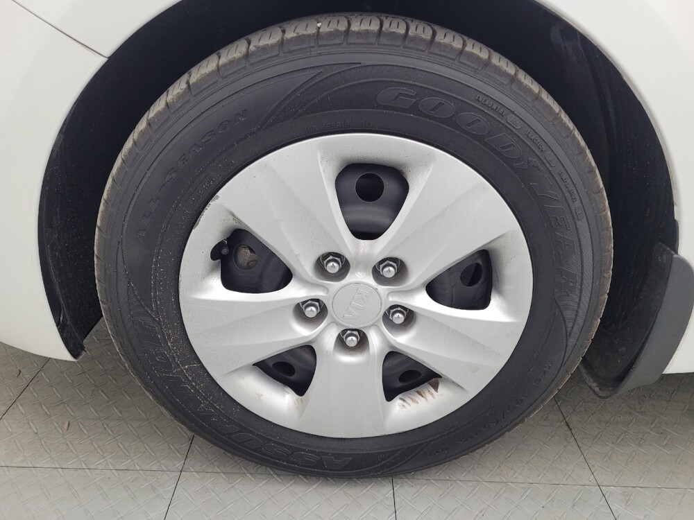 2017 Kia Forte in Tampa, FL 33612 - 18116421 31