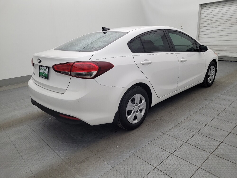 2017 Kia Forte in Tampa, FL 33612 - 18116421 10