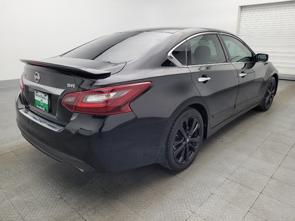2017 Nissan Altima in Orlando, FL 32808 - 18116444 9