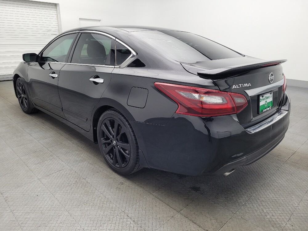 2017 Nissan Altima in Orlando, FL 32808 - 18116444 5