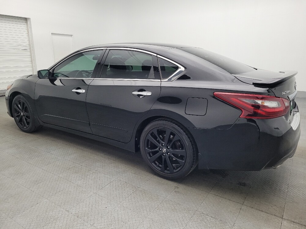 2017 Nissan Altima in Orlando, FL 32808 - 18116444 3