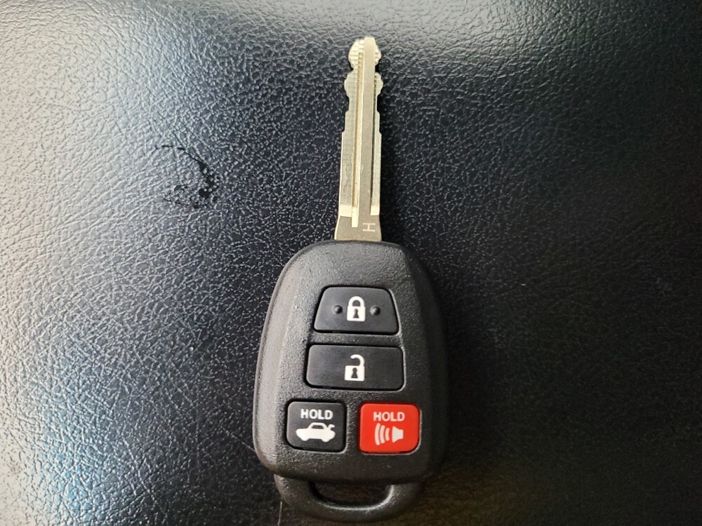 2016 Toyota Camry in Greenville, SC 29607 - 18116493 32