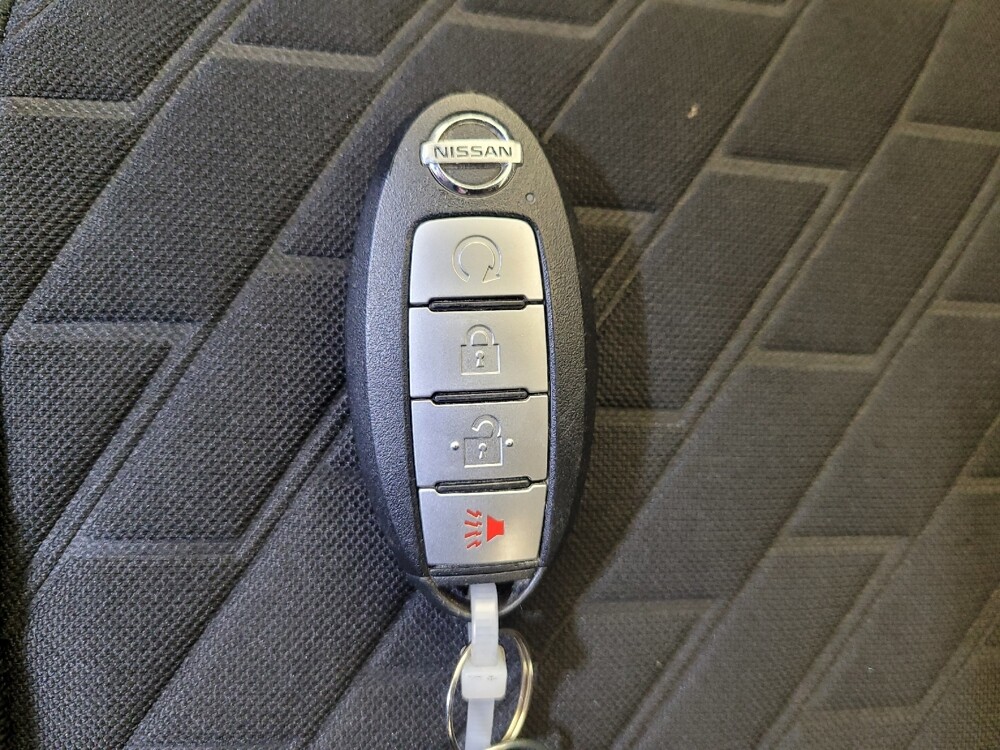 2021 Nissan Kicks in Cincinnati, OH 45255 - 18116544 32