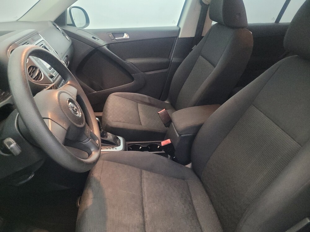 2017 Volkswagen Tiguan in Pittsburgh, PA 15237 - 18116552 17