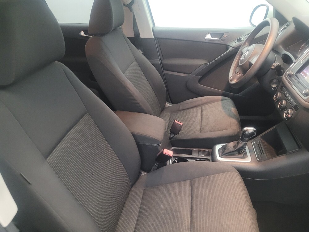 2017 Volkswagen Tiguan in Pittsburgh, PA 15237 - 18116552 21
