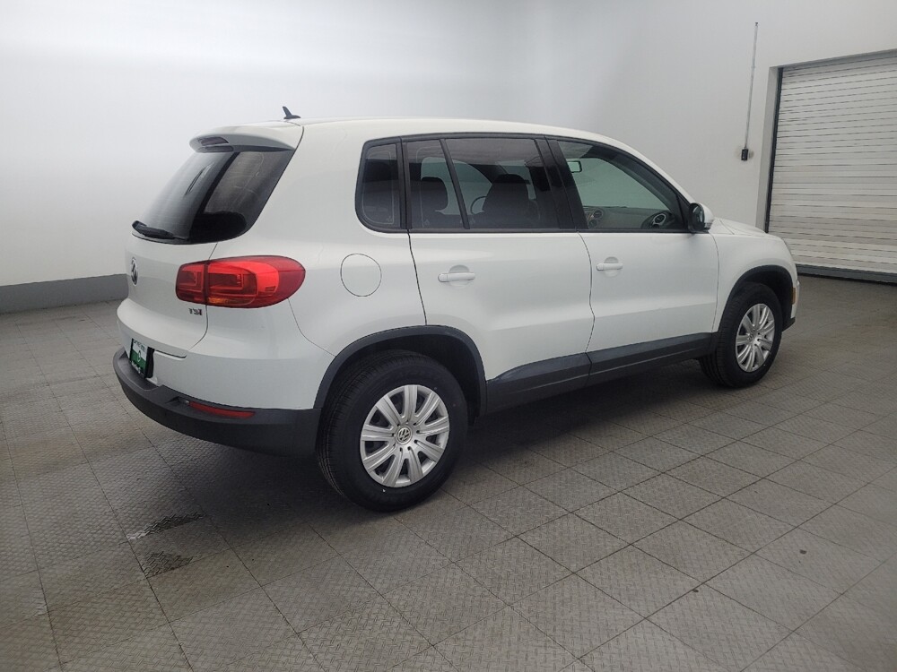 2017 Volkswagen Tiguan in Pittsburgh, PA 15237 - 18116552 10