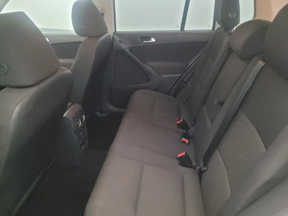 2017 Volkswagen Tiguan in Pittsburgh, PA 15237 - 18116552 18