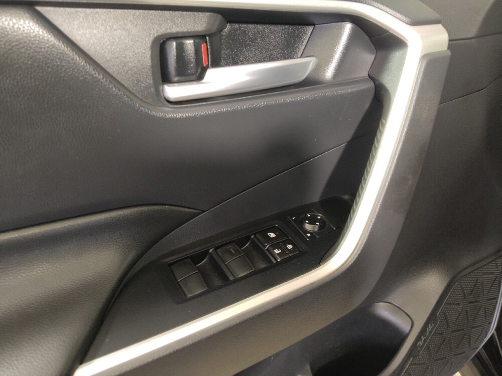 2019 Toyota RAV4 in Midlothian, IL 60445 - 18116581 27