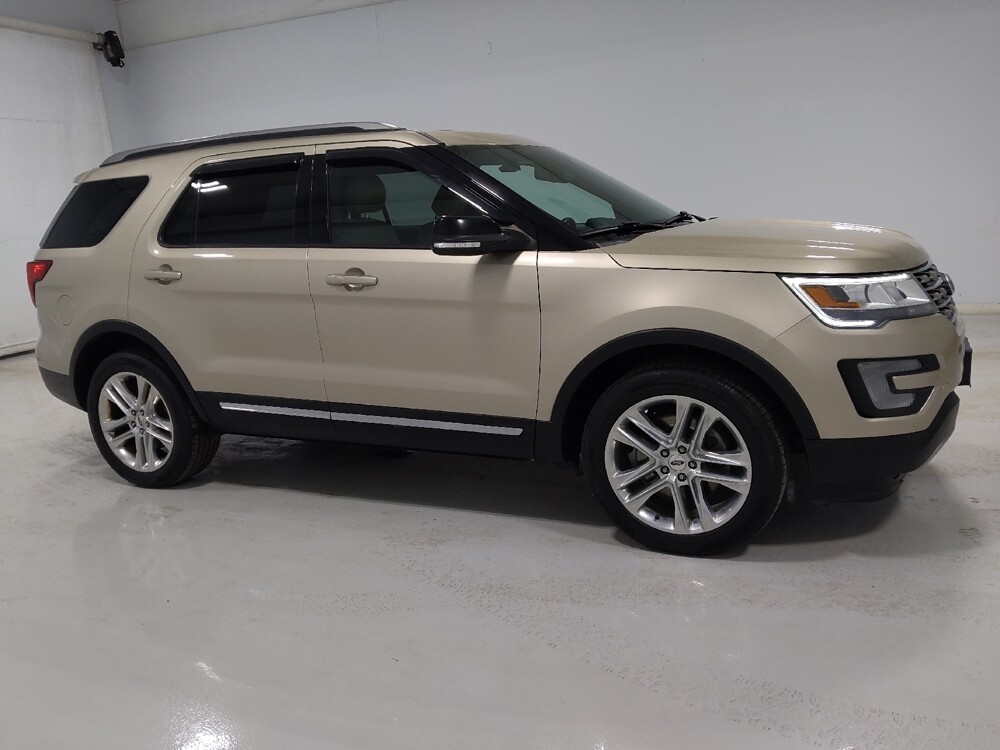 2017 Ford Explorer in Columbus, OH 43228 - 18116625 11
