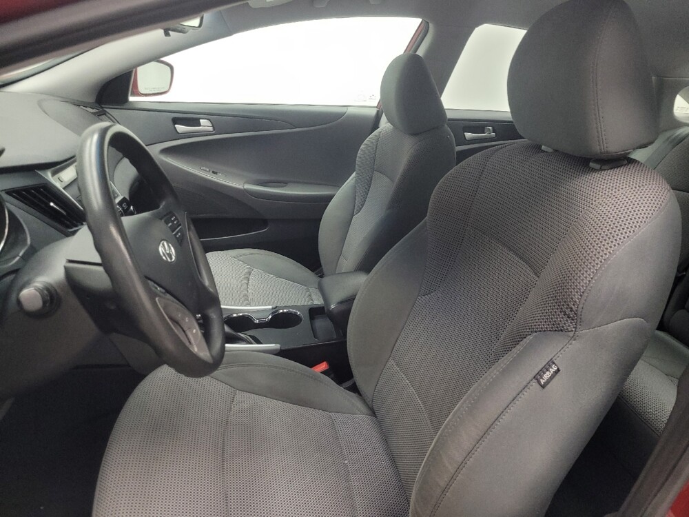 2014 Hyundai Sonata in Indianapolis, IN 46222 - 18116636 17